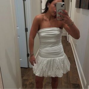 Elegant White Strapless Dress